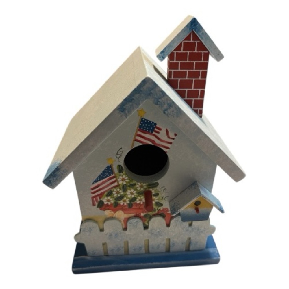 Patriotic Birdhouse with American Flag Design Decor